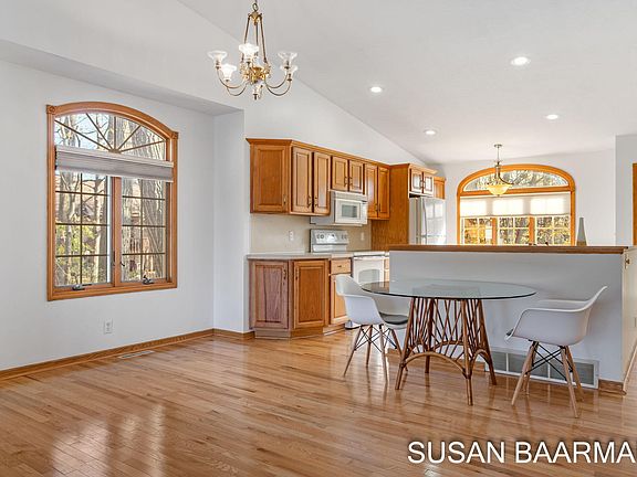 5th image of 545 Red Oak Ct #35