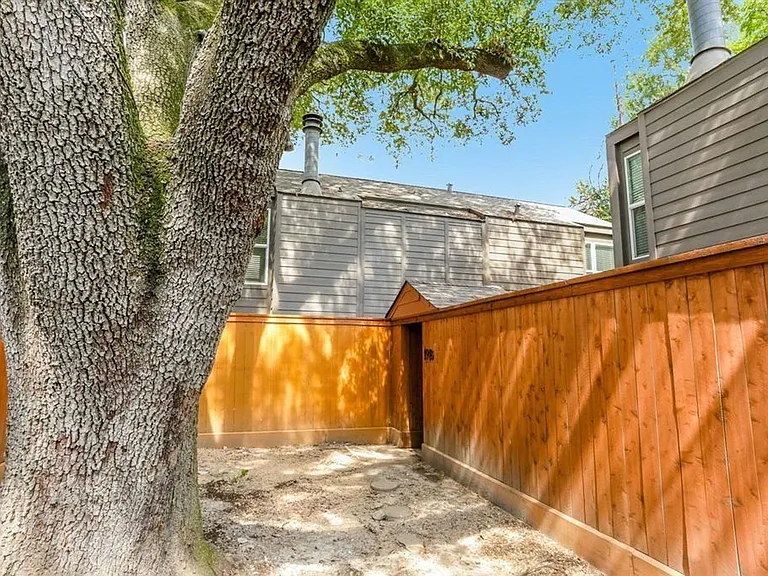 1918 Branard St — Photo 3