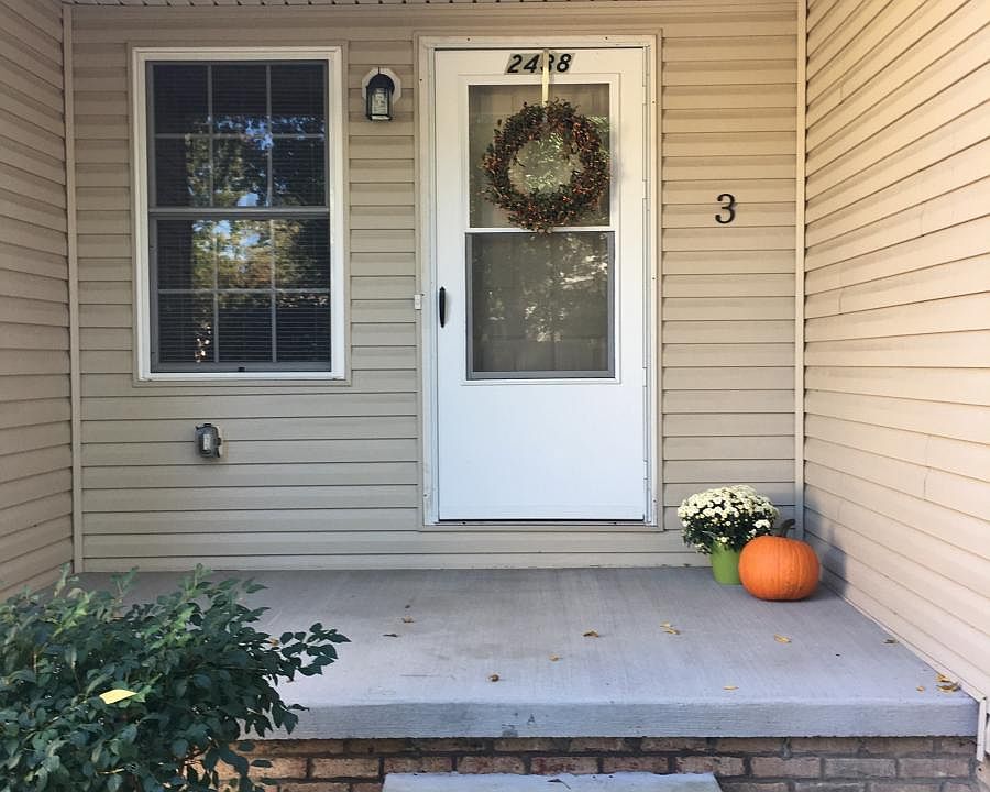 1st image of 2438 2nd St