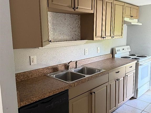 4th image of 3217 Jacklin Ave