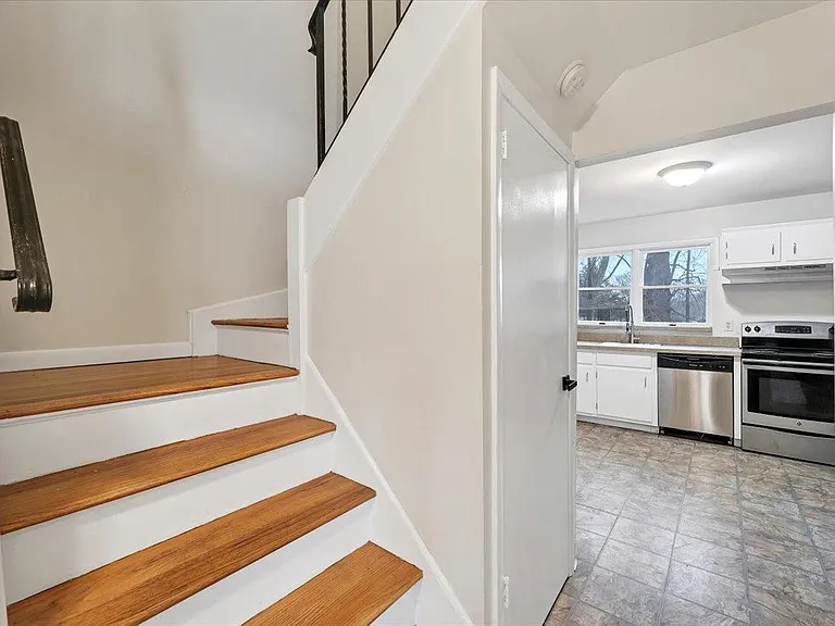 19 Grand Ave — Photo 10
