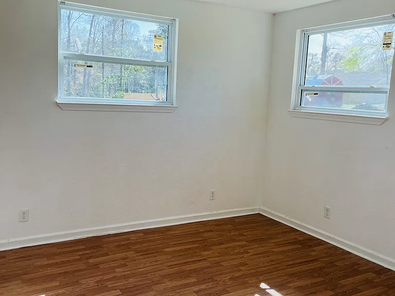 438 James St — Photo 18