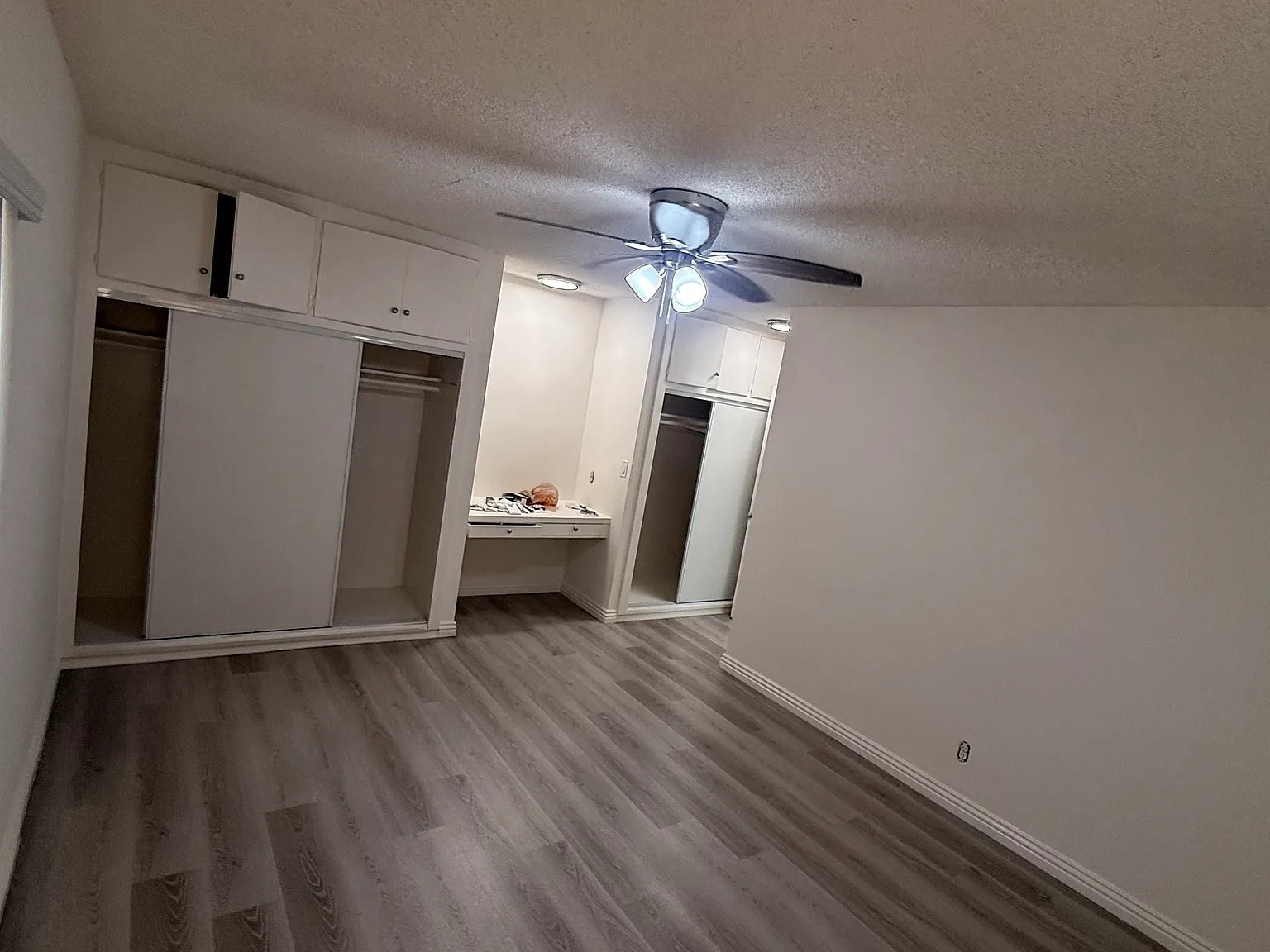 2 bed, 950 sqft, $2,400 — Photo 2
