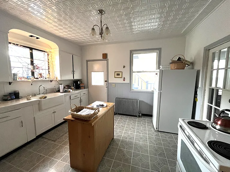 380 Main St #1 — Photo 7