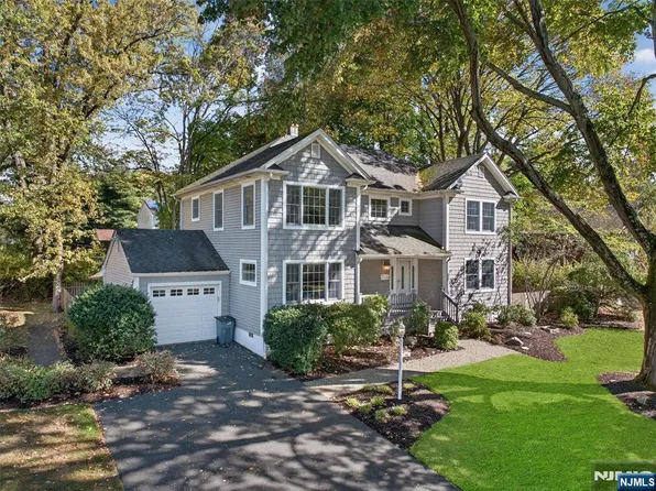 46 Elbert Ct, Ramsey, NJ 07446