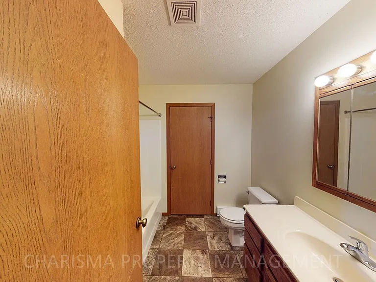 Park Apartments — Photo 10