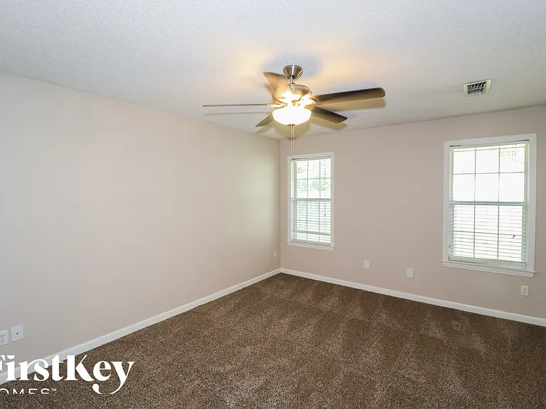 1049 Nolan Ln — Photo 10