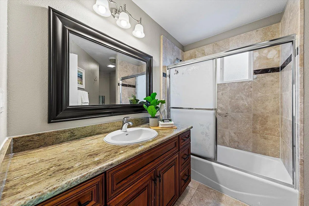 4892 Moorpark Ave — Photo 3