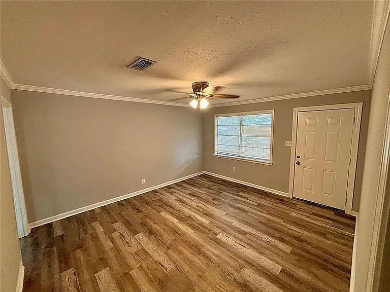 466 Pinehill Dr — Photo 6