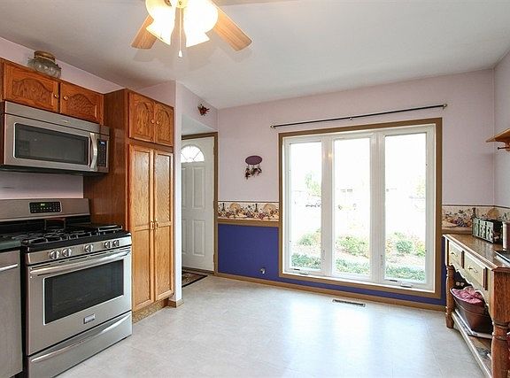 4th image of 1006 Barberry Ln