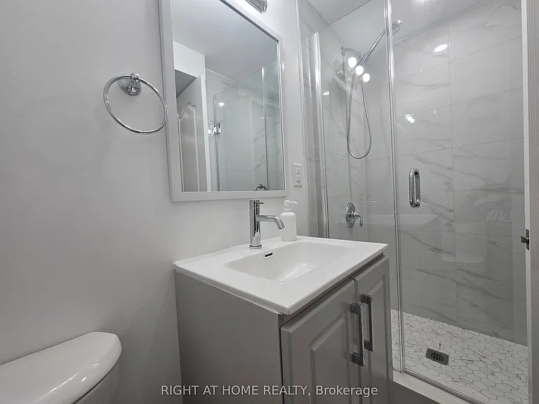 458 Bergamot Ave #BASEMENT — Photo 32