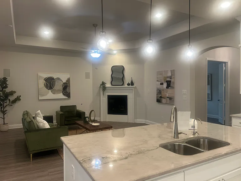 8137 Maybury — Photo 17