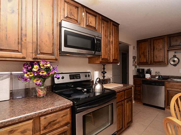 3rd image of 3068 W Country Gables Dr