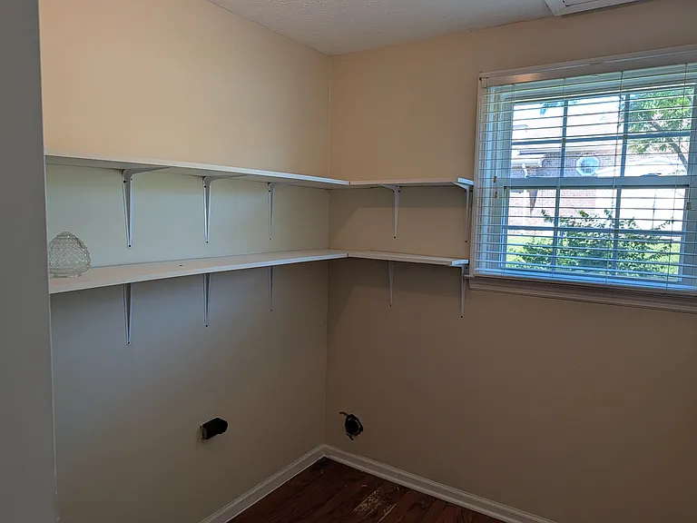 102 Post Oak Rd — Photo 20