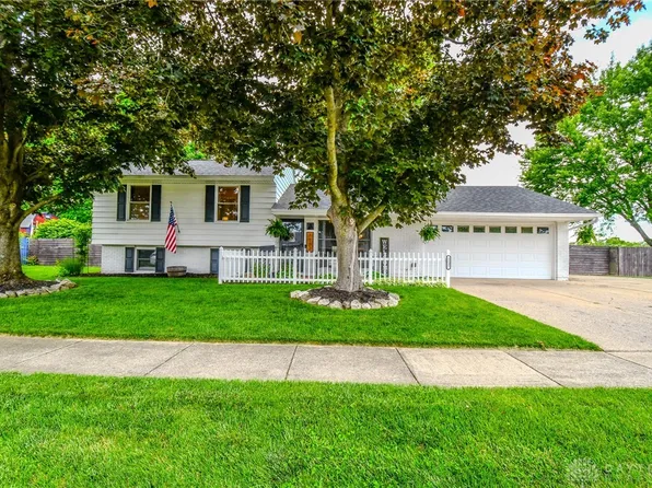 1137 Edgebrook Ave, New Carlisle, OH 45344