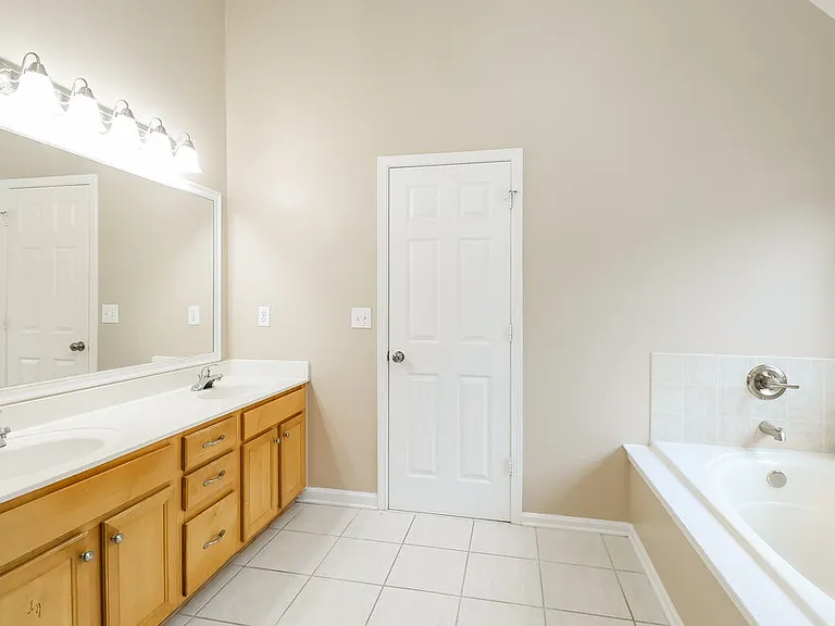 10023 Montrose Dr NW — Photo 14