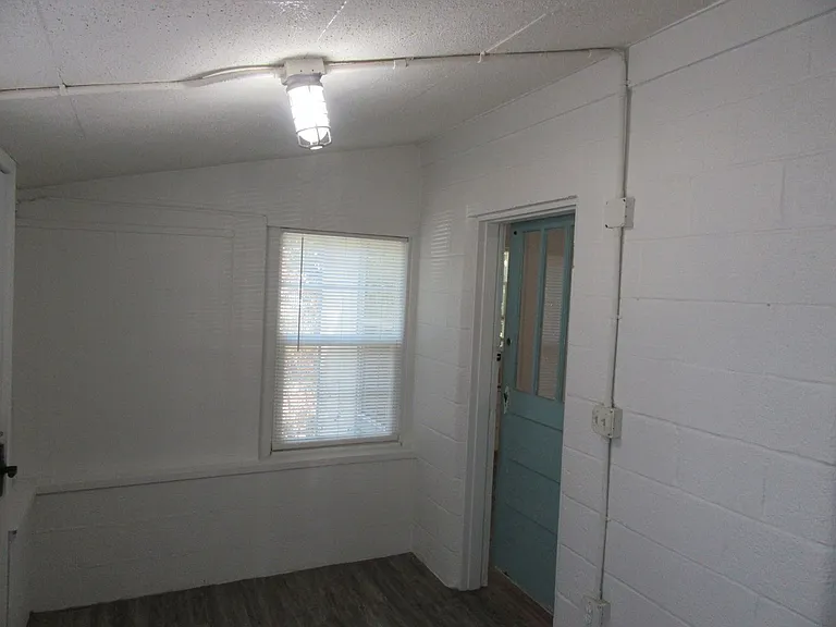 1511 Molitor Ave #6 — Photo 5