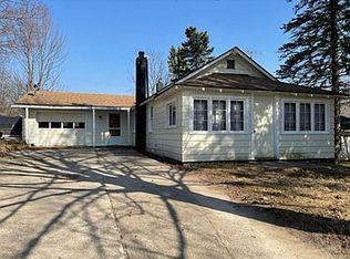 14110 Hicks Lake Dr, Evart, MI 49631