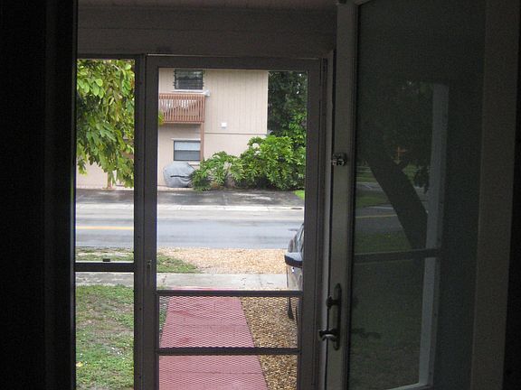 5th image of 850 SW 16th Ct