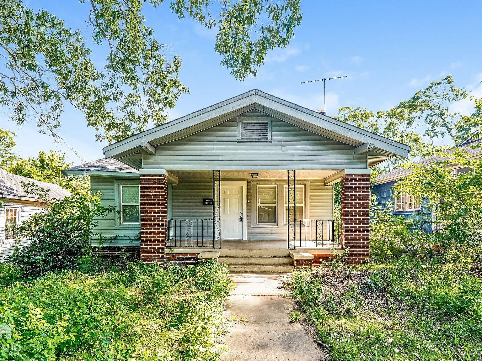 2 bed, 1.0 bath, 1120 sqft, $925 — Photo 1