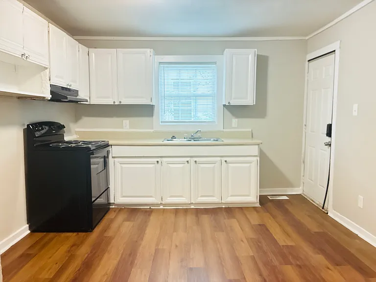 403 S Yates St — Photo 5