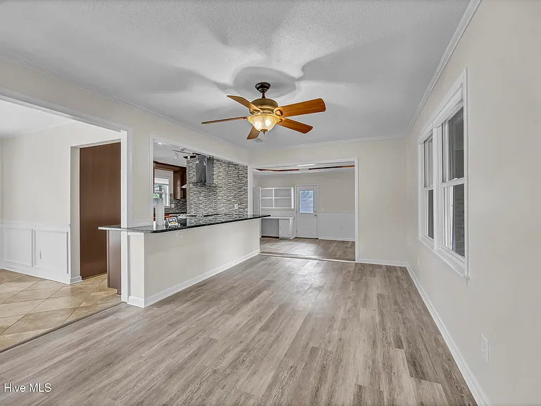 917 Wordsworth Dr — Photo 3