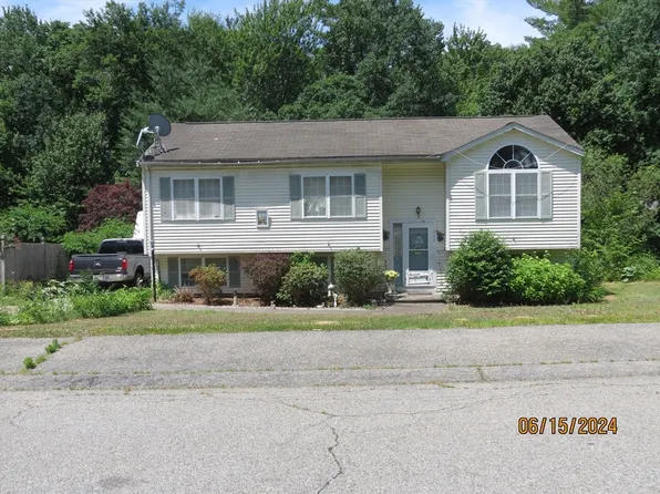 262 Acropolis Rd, Lowell, MA 01854