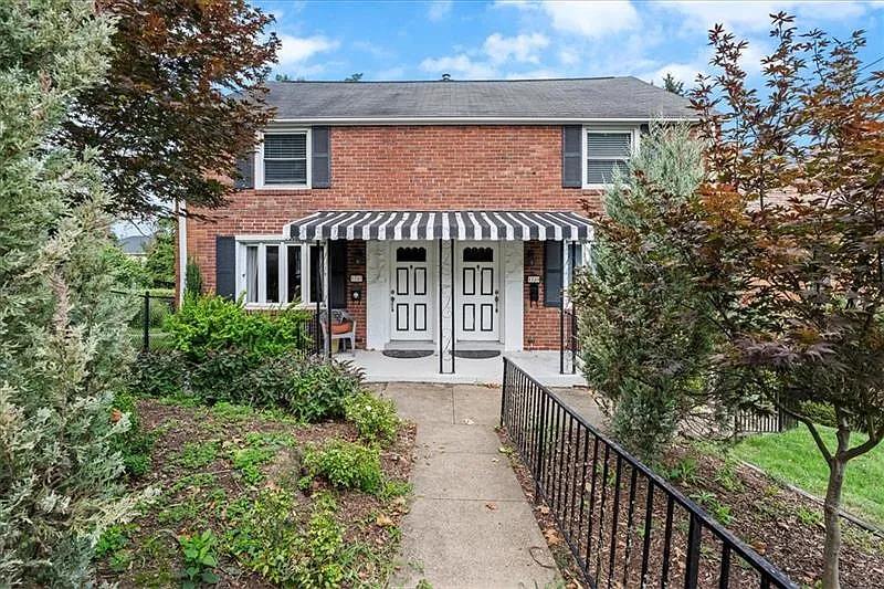 2 bed, 1.5 bath, 1000 sqft, $1,700 — Photo 2