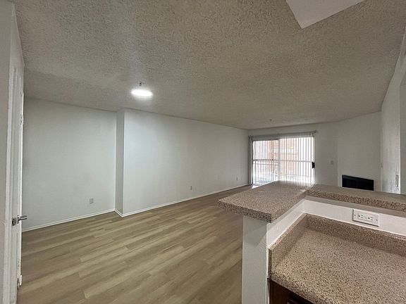2nd image of 400 S Westmoreland Ave #206