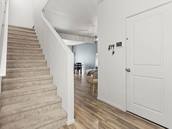 5th image of 11012 NE 115th Ct