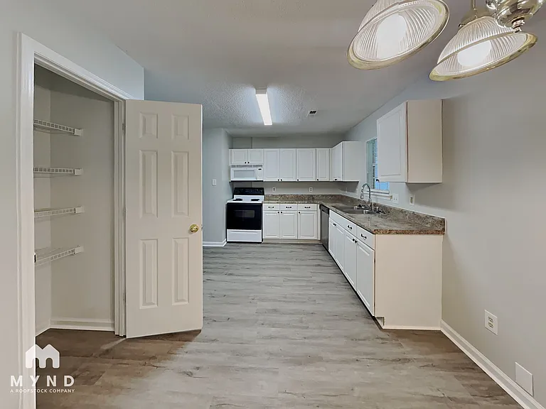 2028 Collier Rd — Photo 5