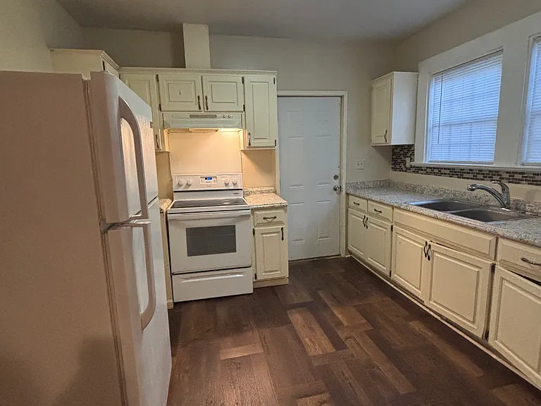 702 Lincoln Ave — Photo 9