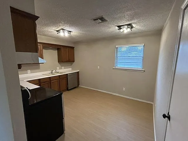 818 E Hayes St — Photo 7
