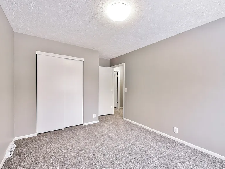 6804 S 140th Ave — Photo 21