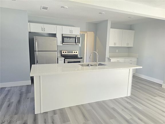 4th image of 1704 Sweeney Ave