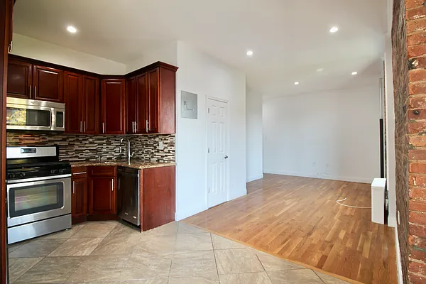 Rented by Hagstrom Management Inc | media 27