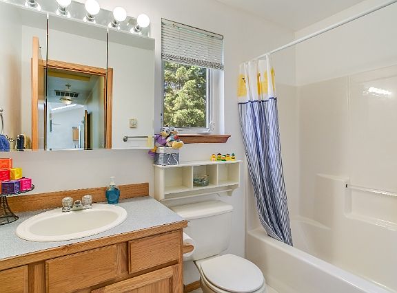 4th image of 31022 NE 141st St
