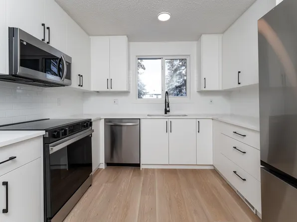 3108 142nd Ave NW, Edmonton, AB T5Y 1H2