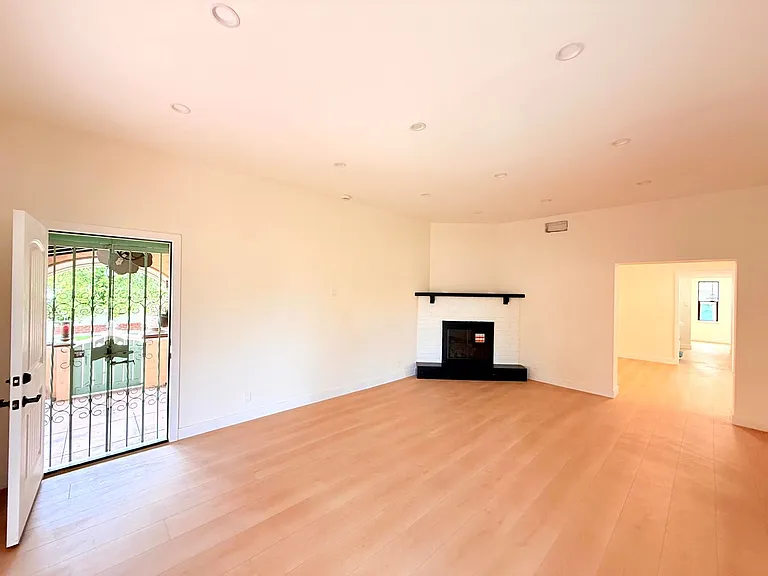 6130 Whitsett Avenue — Photo 3