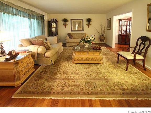 3rd image of 8624 Nightingale Ln