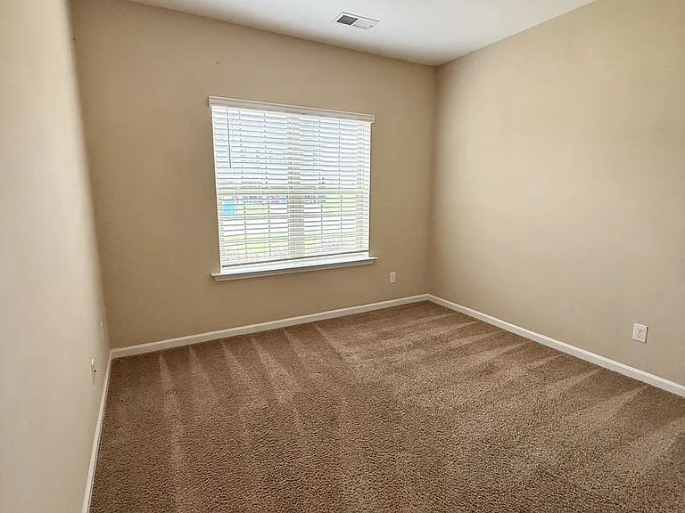 222 Skyway Dr — Photo 4