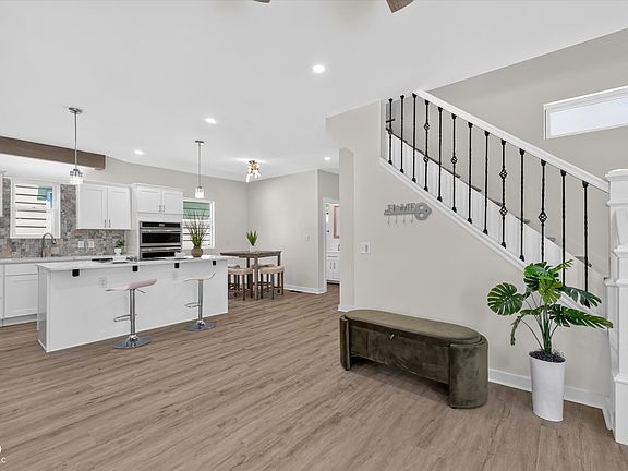 5th image of 237 Hendricks Pl
