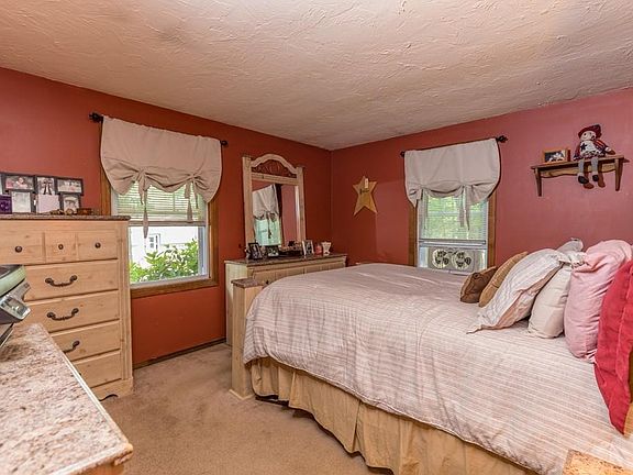 5th image of 52 Eastwood Cir