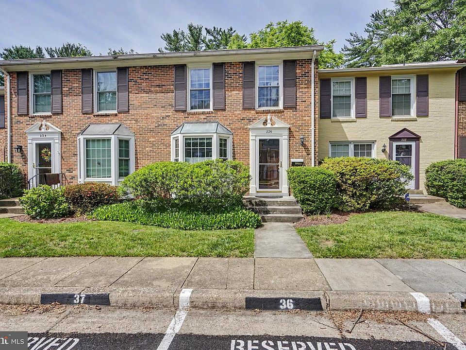 1st image of 226 Commons Dr NW