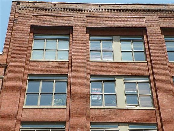 4th image of 306 W 7th St APT 402