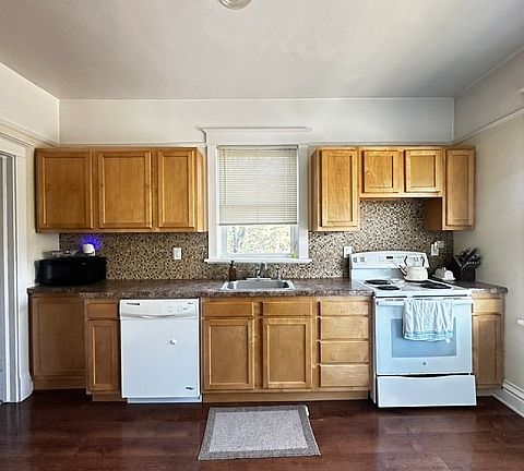 5th image of 607 E 7th St