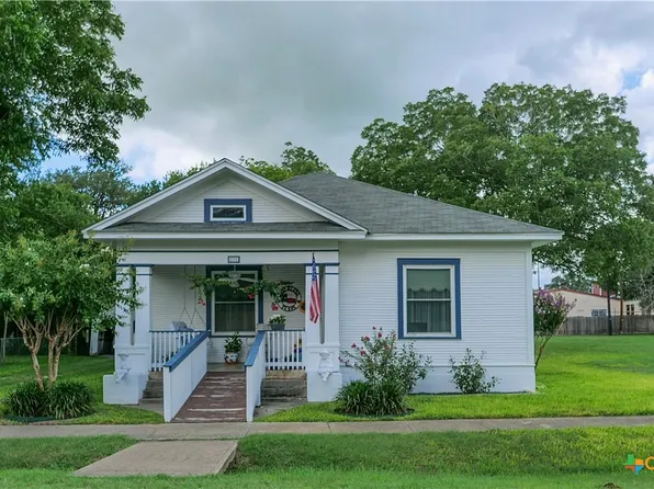 232 S Washington St, Goliad, TX 77963