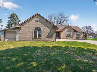 16147 Silvercrest Dr, Fenton, MI 48430