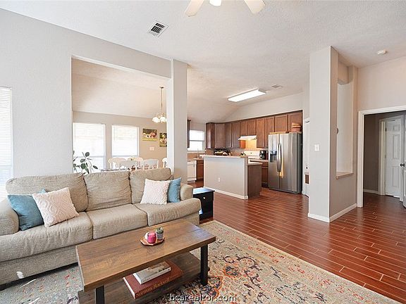 4th image of 2710 Lynnwood Ct