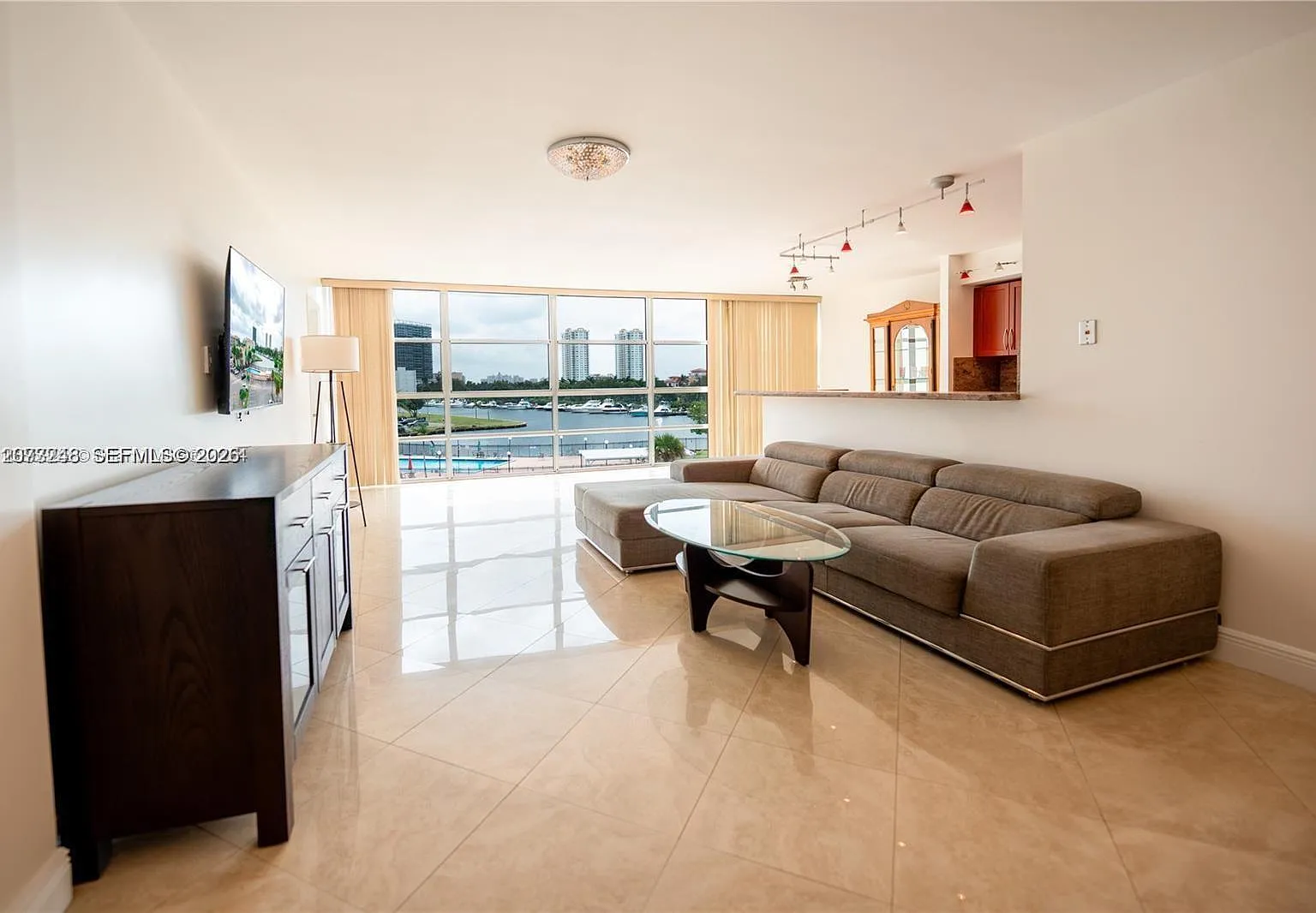 Desoto Park Condo — Photo 2